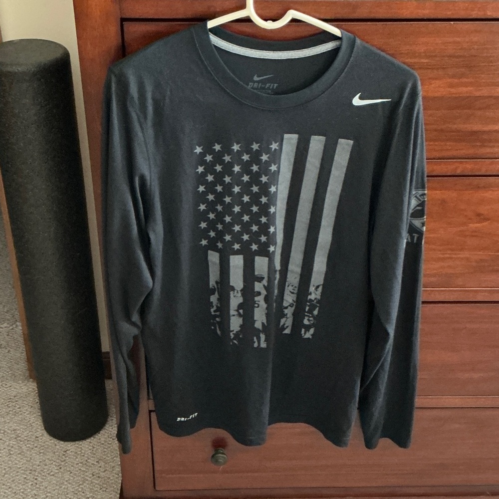 Nike Men's Dark Gray Flag Graphic Long Sleeve Tee